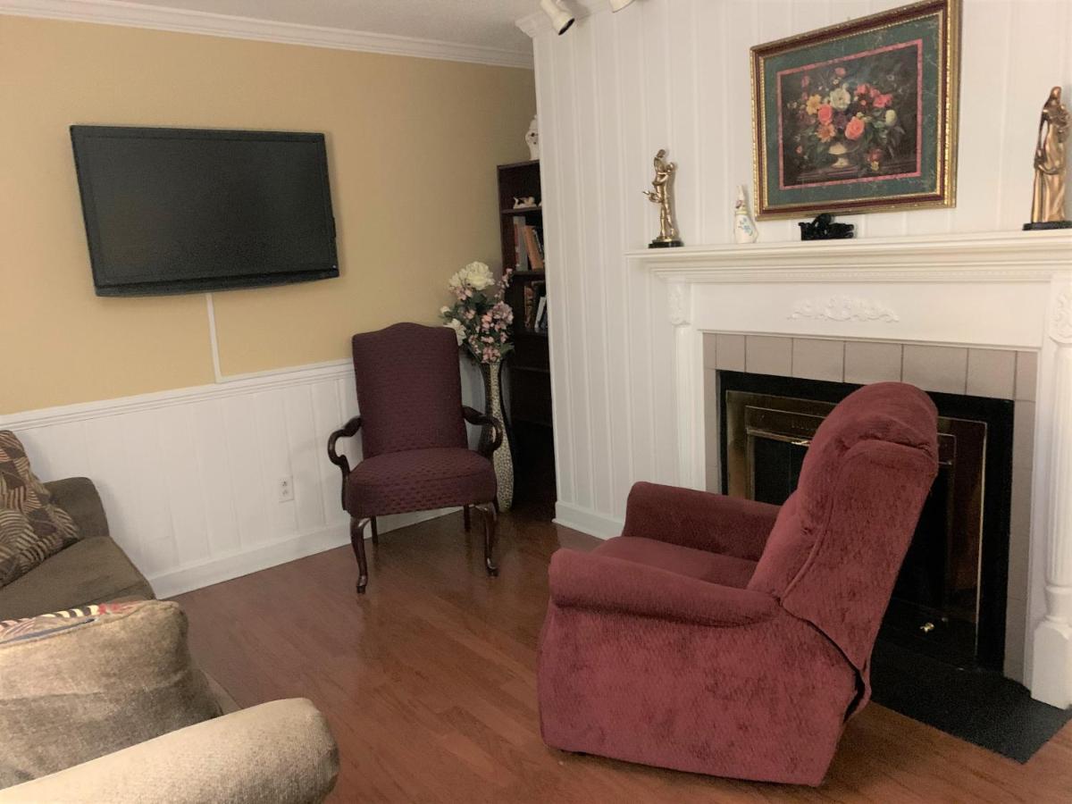 Oak Square Rentals ガトリンバーグ 部屋 写真