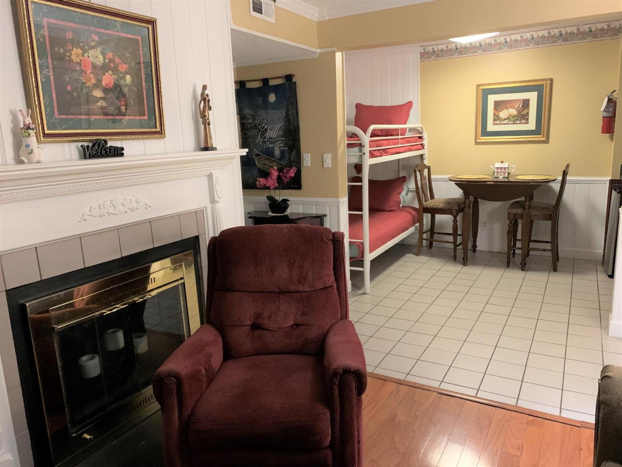 Oak Square Rentals ガトリンバーグ 部屋 写真