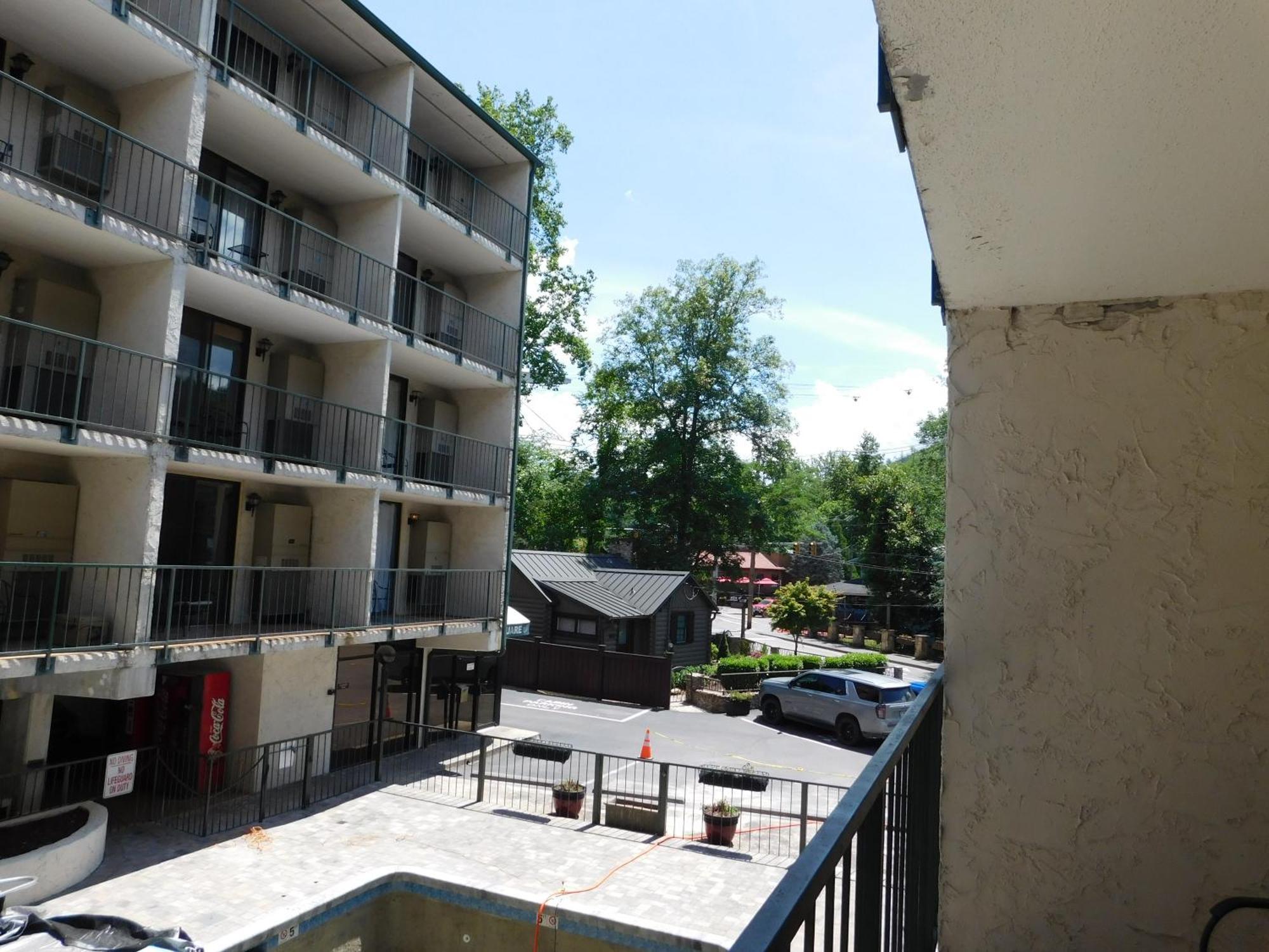 Oak Square Rentals ガトリンバーグ 部屋 写真