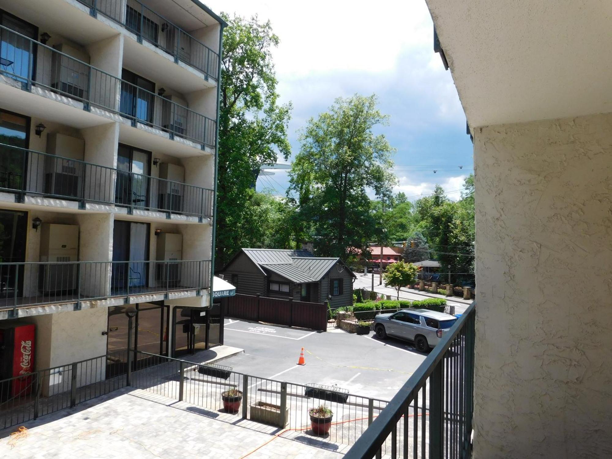 Oak Square Rentals ガトリンバーグ 部屋 写真