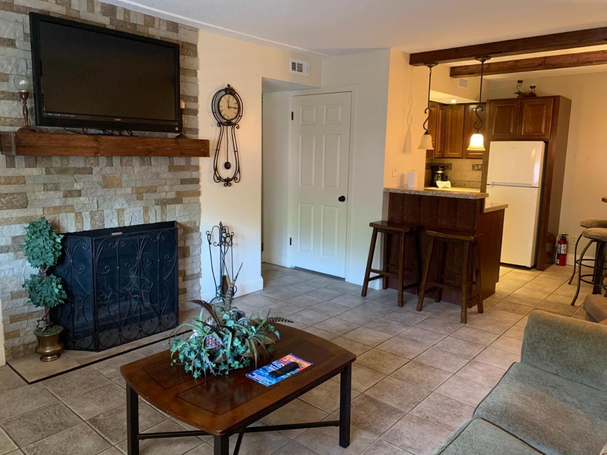 Oak Square Rentals ガトリンバーグ 部屋 写真