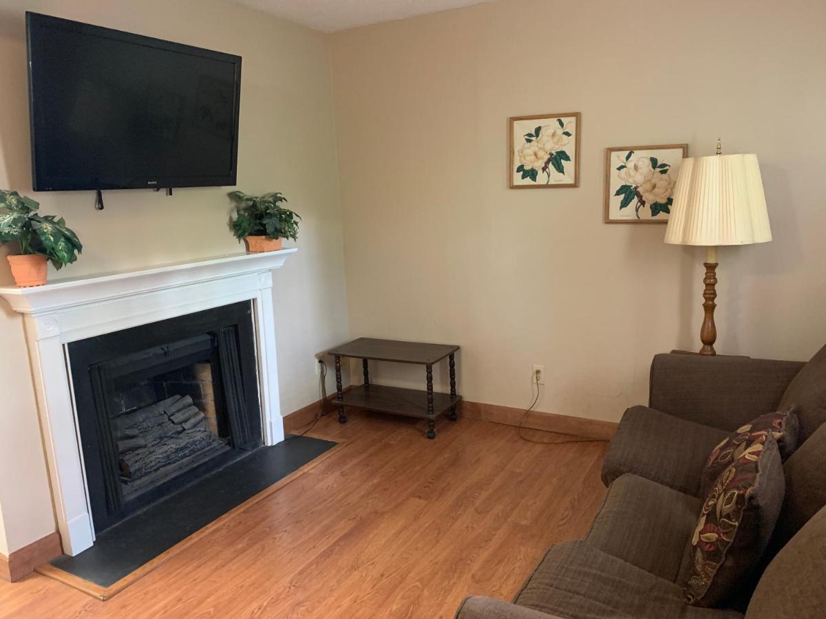 Oak Square Rentals ガトリンバーグ 部屋 写真