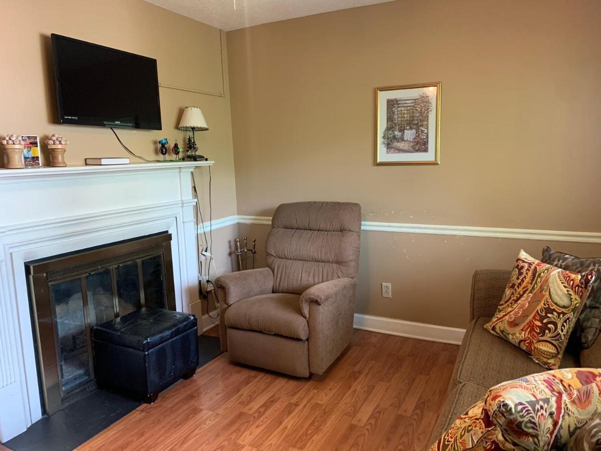 Oak Square Rentals ガトリンバーグ 部屋 写真